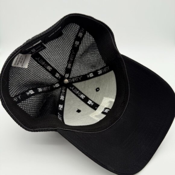 NEW ERA Black Mesh Snapback Cap L/XL – Modern Logo Trucker Hat, Adjustable - Picture 4 of 11